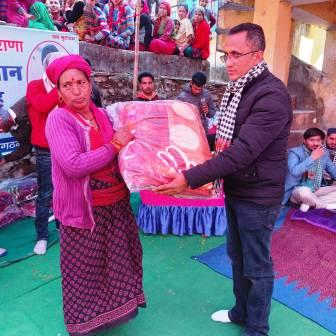 स्व० मुलायम राणा की जयंती पर आर्यन ने जरूरतमदों को बांटे कम्बल