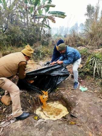 अवैध शराब के कारोबार पर पुलिस की कार्रवाई, आबकारी एक्ट में मुकदमा दर्ज