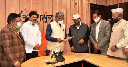 रैणी आपदा को लेकर सीएम से मिला विपक्ष, हरदा ने कहा-हम साथ हैं