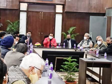 पहलः अब शिक्षण के साथ गांव की जिम्मेदारी भी लेंगे निजी विश्वविद्यालय