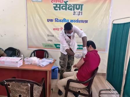 दून में पत्रकारों ने ली कोरोना वैक्सीन की पहली डोज