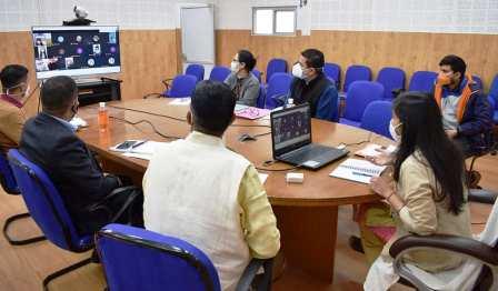 ग्राम स्तर पर बनेगी कोविड नियंत्रण समिति, डीएम ने दिये निर्देश