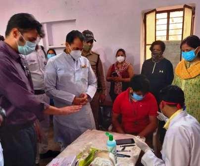 टीकाकरण केन्द्र में क्यों लगे स्थानीय विधायक के खिलाफ नारे? जानिए