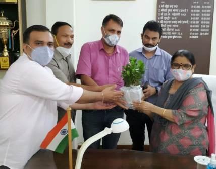 राजकीय शिक्षक संघ ने की माध्यमिक शिक्षा निदेशक सीमा जौनसारी से शिष्टाचार भेंट, सहयोग का दिया आश्वासन