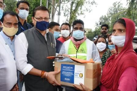 सीएम धामी ने आवासविहीन लोगों के लिए कोविड वैक्सीन अभियान का किया शुभारम्भ