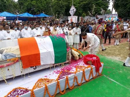 सीएम धामी ने दी पर्यावरणविद् सुंदरलाल बहुगुणा और पूर्व सीएम कल्याण सिंह को श्रद्धांजलि