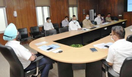 सड़कों को गड्ढामुक्त (पेचलैस) रखने हेतु योजनाबद्ध ढंग से कार्य करेंः मुख्य सचिव