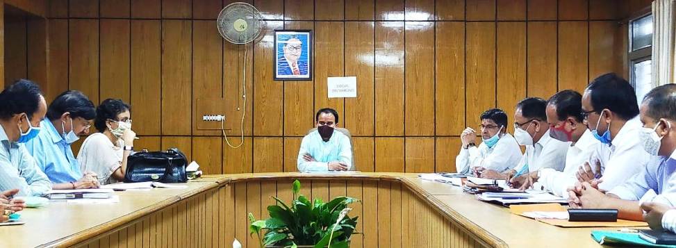 विद्यालयों भवनों का निर्माण शीघ्र पूरा करायें अधिकारी: डा. धनसिंह रावत