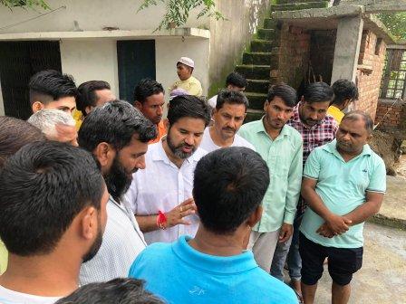 सहसपुर विधानसभाः खुशहालपुर और जसोवाला में बाढ़ जैसे हालात, कांग्रेस नेता राकेश नेगी ने किया प्रभावित गांव का दौरा