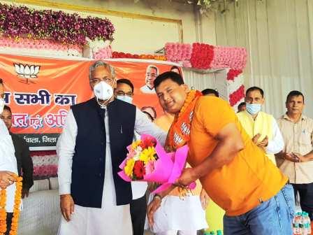 पूर्व सीएम त्रिवेन्द्र की अगुवाई में दर्जनों लोग भाजपा में हुए शामिल