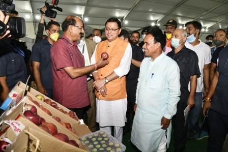 सेब महोत्सवः मुख्यमत्री ने एप्पल मिशन की धनराशि दुगुनी करने की घोषणा की, कहा बागवानी के विकास को बनाई जायेगी नीति