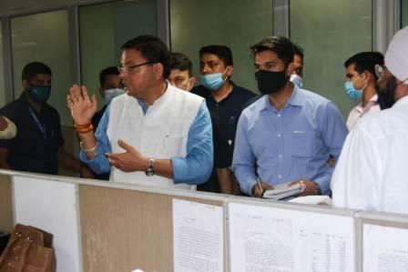 सीएम धामी ने किया एमडीडीए कार्यालय का औचक निरीक्षण