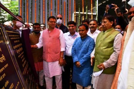 सीएम धामी ने रुड़की उप जिला अस्पताल में आईसीयू बैड और आक्सीजन जनरेशन प्लांट का लोकार्पण किया