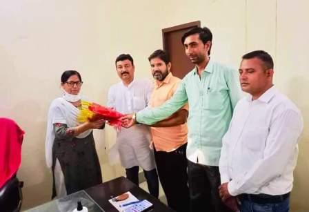 सहसपुर विधानसभाः पूर्व जिला पंचायत सदस्य राकेश नेगी ने नवनियुक्त बीडीओ से की शिष्टाचार भेंट