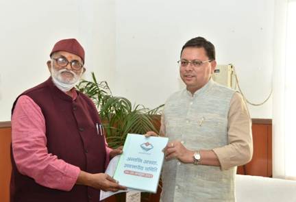 देवस्थानम् बोर्ड के लिए गठित उच्चस्तरीय समिति ने सीएम धामी को सौंपी अंतरिम रिपोर्ट