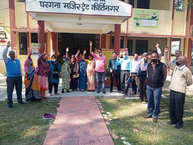 पेयजल की मांग को लेकर ग्रामीणों का धरना जारी, पेयजल टैंक पर तालाबंदी की दी चेतावनी