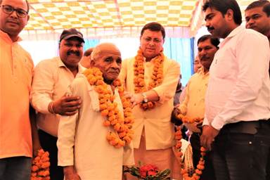 खटीमाः सीएम धामी ने अपने गृहक्षेत्र नगला में सुनी आम जनता की समस्याएं