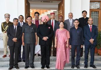 राज्यपाल की कुलपतियों के संग बैठक, कहा मिशन मोड में कार्य करें विश्वविद्यालयों के कुलपति