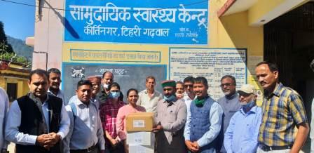 पूर्व मंत्री नैथानी ने कीर्तिनगर सामुदायिक स्वास्थ्य केन्द्र को भेंट किये वेंटिलेटर