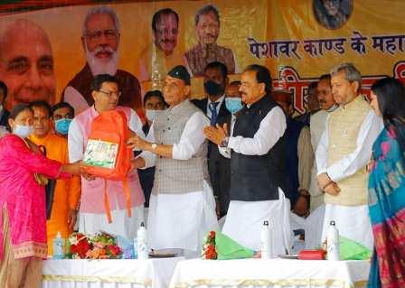 चुनावी बेला में गढ़वाली के गांव में भाजपा के कार्यक्रम के निकाले जा रहे सियासी मायने