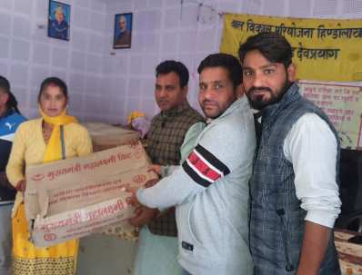 विधायक कण्डारी ने लाभार्थियों को बांटे सीएम महालक्ष्मी किट