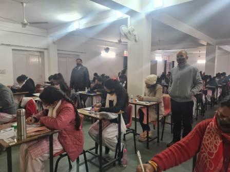 SDS University के बीएड प्रथम वर्ष की परीक्षाएं शुरू, कुल सचिव प्रो0 पंवार ने किया परीक्षा केन्द्रों का औचक निरीक्षण