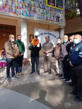 चारधाम यात्रा कर देहरादून पहुंचे सुमेश पंवार, आंदोलनकारी मंच ने किया स्वागत