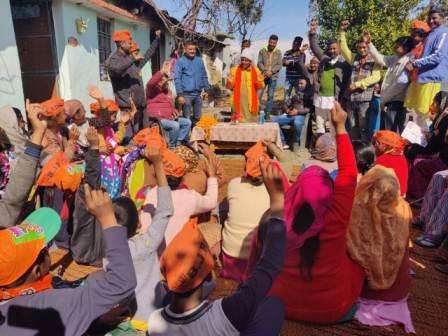 डॉ धन सिंह रावत ने किया खिर्सू ब्लॉक में जनसम्पर्क, गांव-गांव में जनता ने किया भव्य स्वागत
