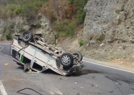 श्रीनगरः बागवान के समीप बोलेरो पलटने से दो लोग घायल