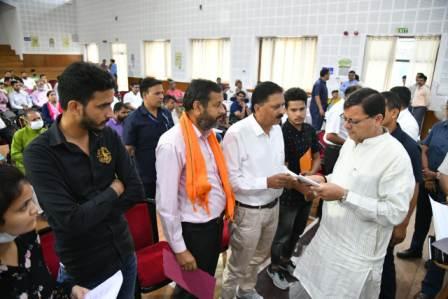 उत्तराखण्डः सीएम धामी ने सुनी जनसमस्याएं, जिम्मेदार अधिकारियों को जल्द समाधान के दिये निर्देश