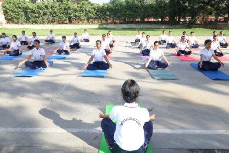 अंतर्राष्ट्रीय योग दिवस पर एसजीआरआर विश्वविद्यालय में किया गया योगाभ्यास