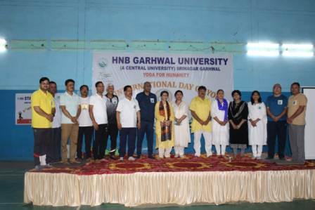 हेमवती नंदन बहुगुणा गढ़वाल विश्वविद्यालय में मनाया गया योग दिवस