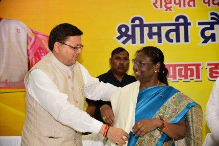 राष्ट्रपति पद की उम्मीदवार द्रौपदी मुर्मू देहरादून पहुंची 