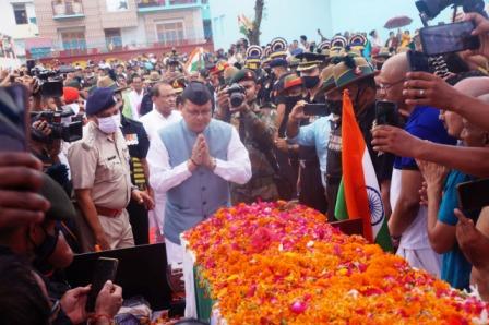 सीएम धामी ने शहीद लॉसनायक चन्द्रशेखर हर्बोला को अर्पित की श्रद्धांजलि