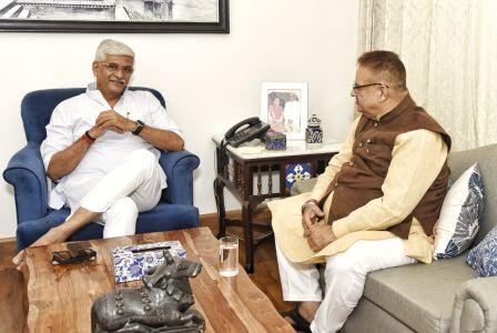 कैबिनेट मंत्री गणेश जोशी ने केन्द्रीय मंत्री गजेन्द्र शेखावत से की मुलाकात