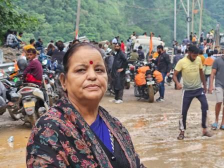 बदरीनाथ राजमार्ग पर भूस्खलन के चलते कौडियाला में फंसी रही केदारनाथ विधायक