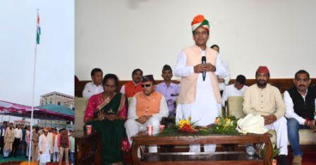  मंत्री डॉ. धन सिंह रावत ने भराड़ीसैंण में किया ध्वजारोहण