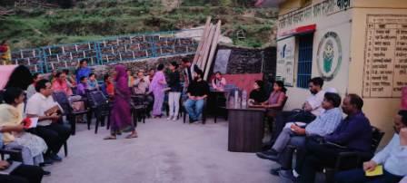 डीएम की अगुवाई में किया गया रात्रि चौपाल का आयोजन