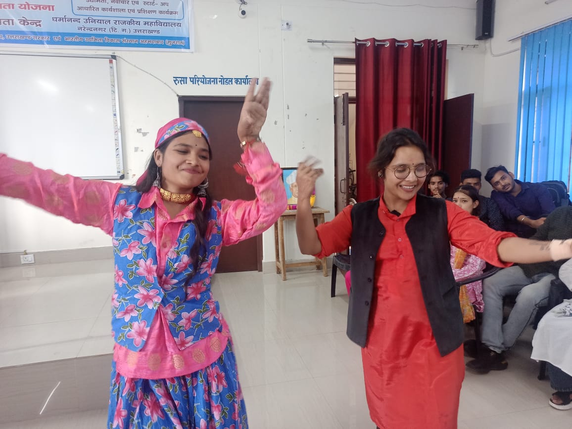 सांस्कृतिक कार्यक्रमो के साथ मनाया गया शिक्षक दिवस