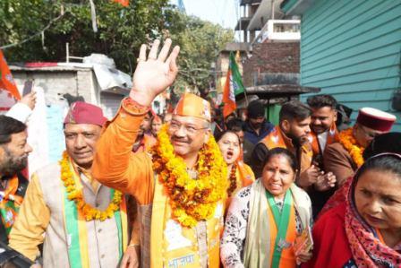 भाजपा प्रत्याशी सौरभ थपलियाल ने राजपुर विधानसभा के विभिन्न क्षेत्रों में किया जनसम्पर्क