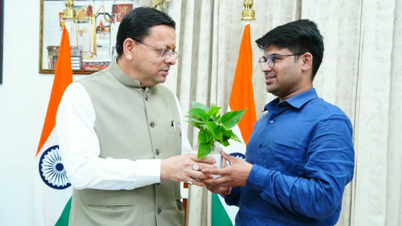 फ्लाइंग कार के नवाचार को सीएम धामी ने सराहा, रवि टम्टा को हरसंभव मदद का भरोसा