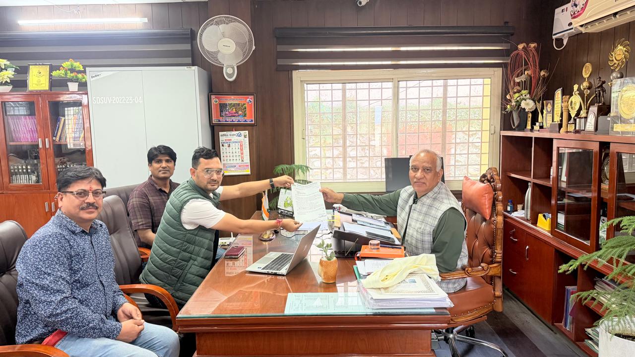 महादेवी इंस्टीट्यूट ऑफ टेक्नोलॉजी के निदेशक डॉ. शक्ति सिंह बर्त्वाल ने कुलपति प्रो. अमरीश कुमार महाजन से की शिष्टाचार भेंट
